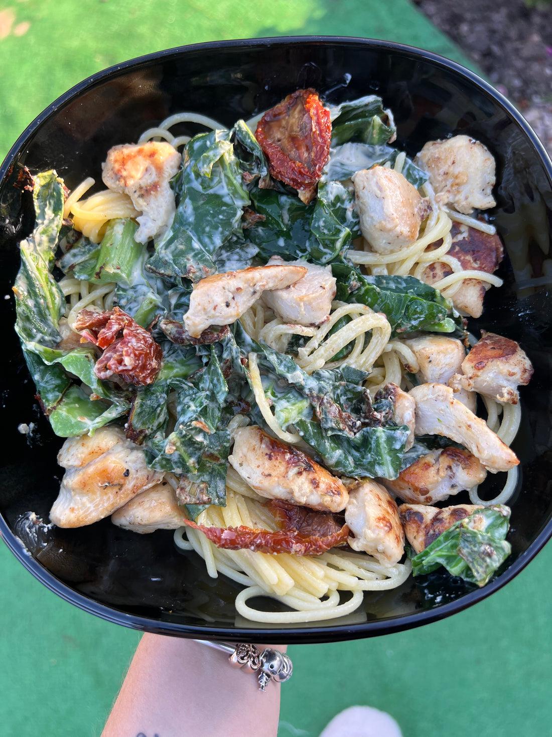 Creamy Garlic & sun dried tomato chicken pasta